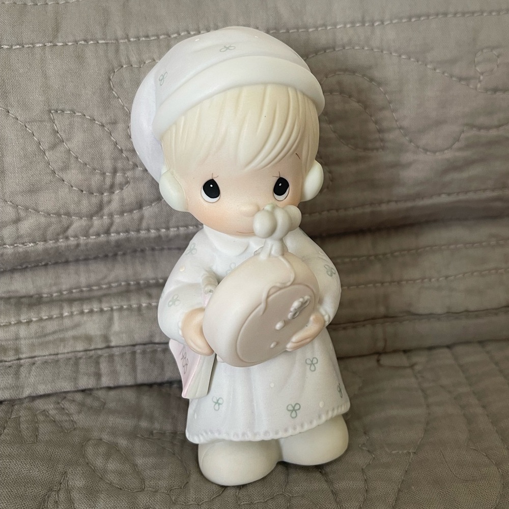 Vintage 1988 Dated Precious Moments Christmas Collectible
